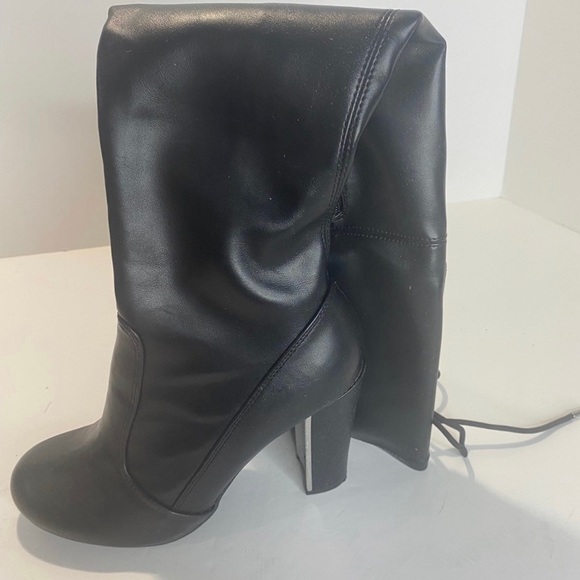 Over the knee Boots | Material Girl
Priyanka Over The Knee Boots Black
size 8.5 - Picture 6 of 11